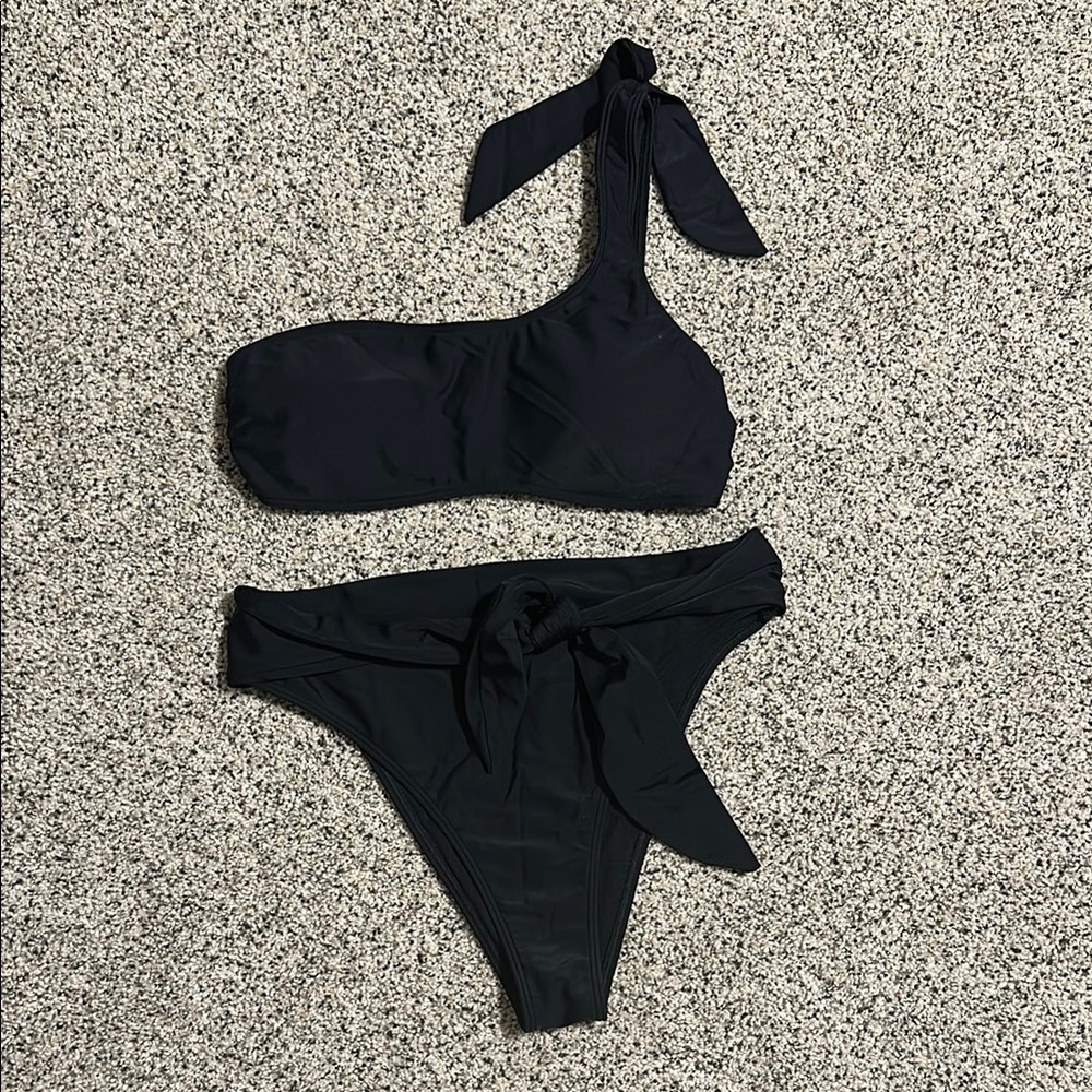 Abercrombie Black One-Shoulder Bikini